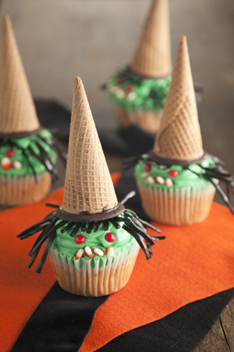 Wicked Candy Bar Halloween Cupcakes Recipe Thumbnail
