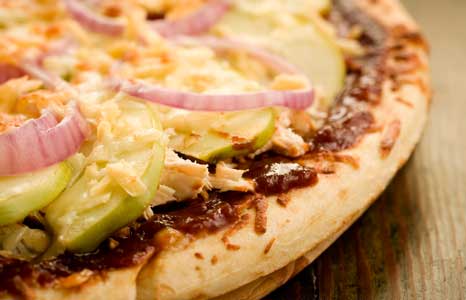 Apple and Grilled Chicken Pizza Recipe