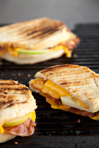 Grilled Apple, Bacon and Cheddar Sandwich with Roasted Red Onion Mayo Recipe